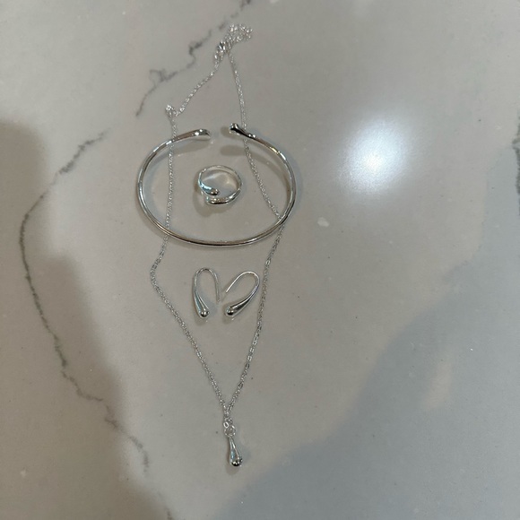 NWT Water Droplet Pendant Necklace Jewelry Set, Silver - Picture 6 of 7